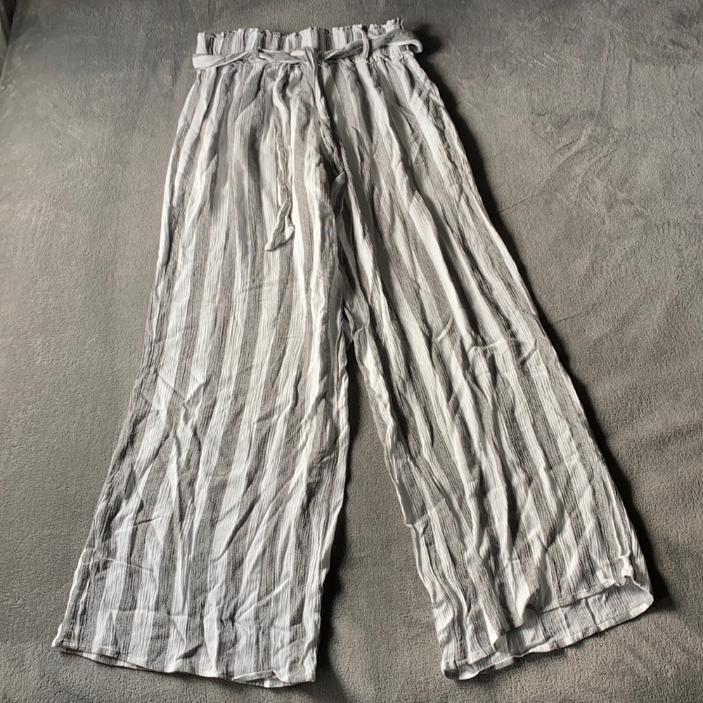 High-wasted grey and white stripe pants! Size M.